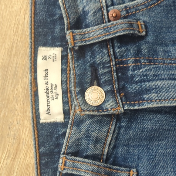 Abercrombie & Fitch The Skinny High Rise Jeans - Picture 10 of 11